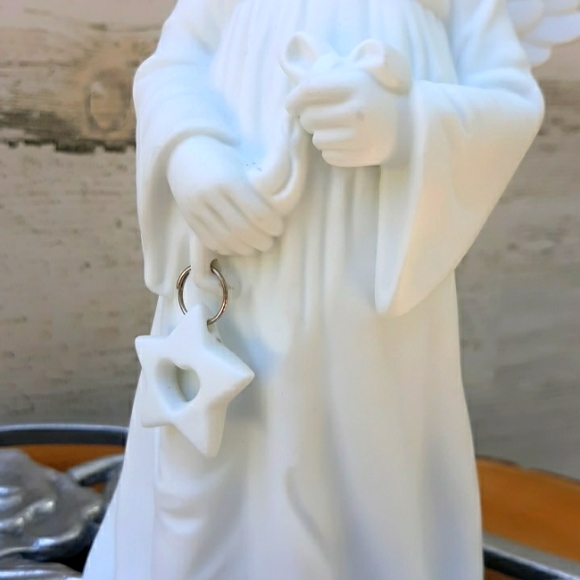 DEPARTMENT 56 PORCELAIN ANGEL FIGURINE - Picture 4 of 9